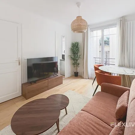 Dans 16 Appartement *